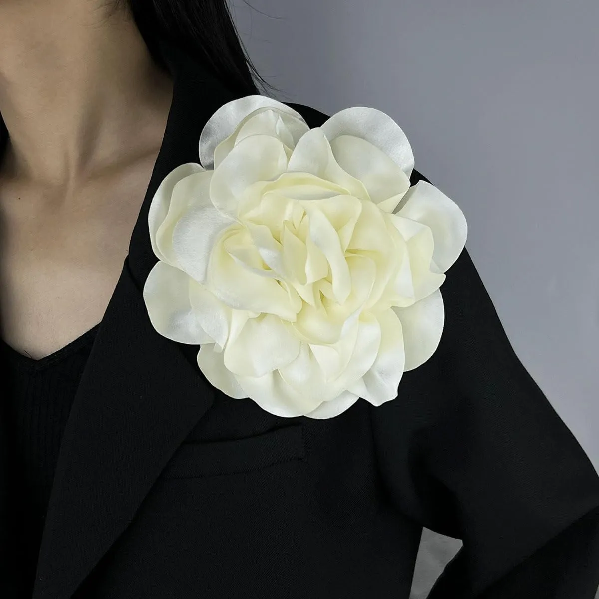 20mm Dainty Satin Fabric Rose Flower Brooches Extra Large Rose Flower Brooches for Women Silk Camellia Flower Brooches Hair Clip Pins Wedding Dance Dress Accessories