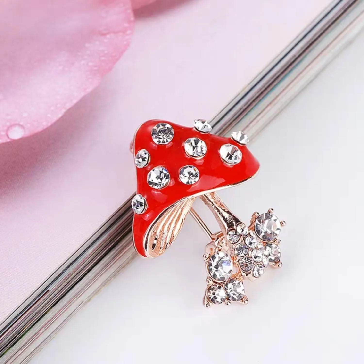 Women's Crystal Pearl Flower Brooches Elegant Enamel Rhinestone Floral Statement Brooch Pins Fashion Jewelry Accessories for Women Gift Gold